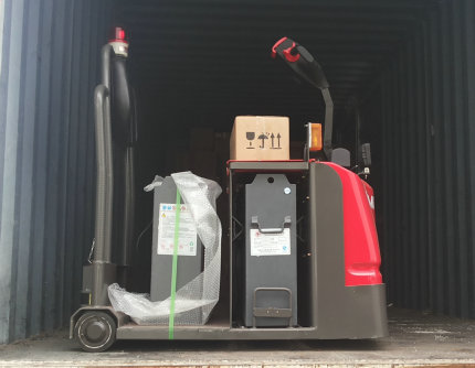 廣州汽車配件企業采購我司3噸電動牽引車